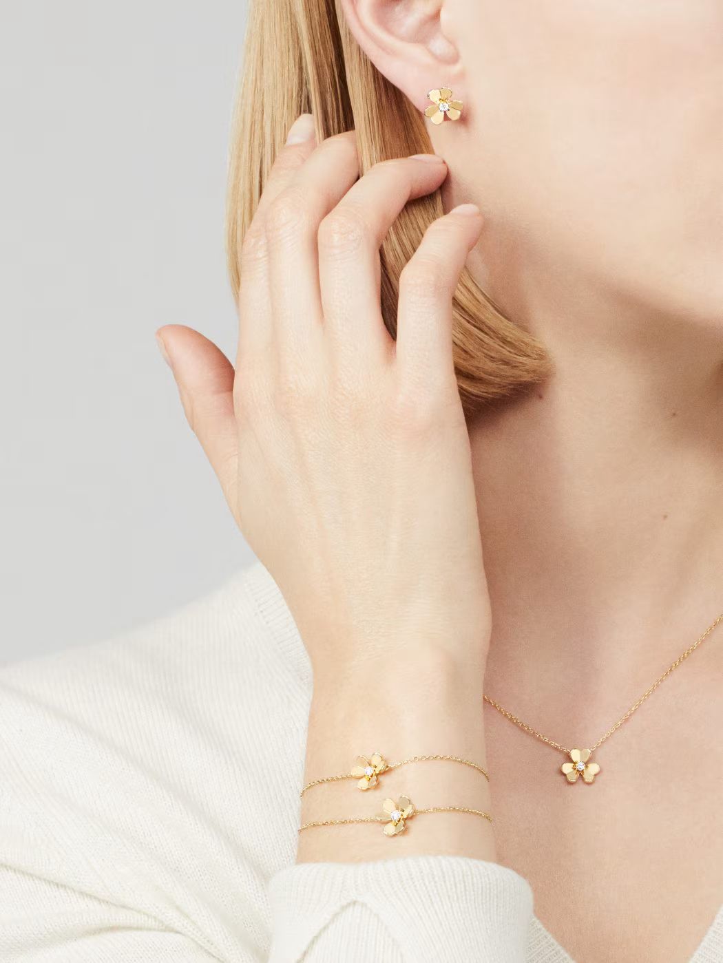 Van Cleef Frivole pendant, mini model  Yellow gold