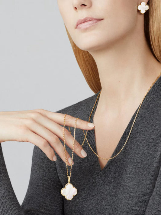 Van Cleef Magic Alhambra long necklace, 1 motif Yellow gold
