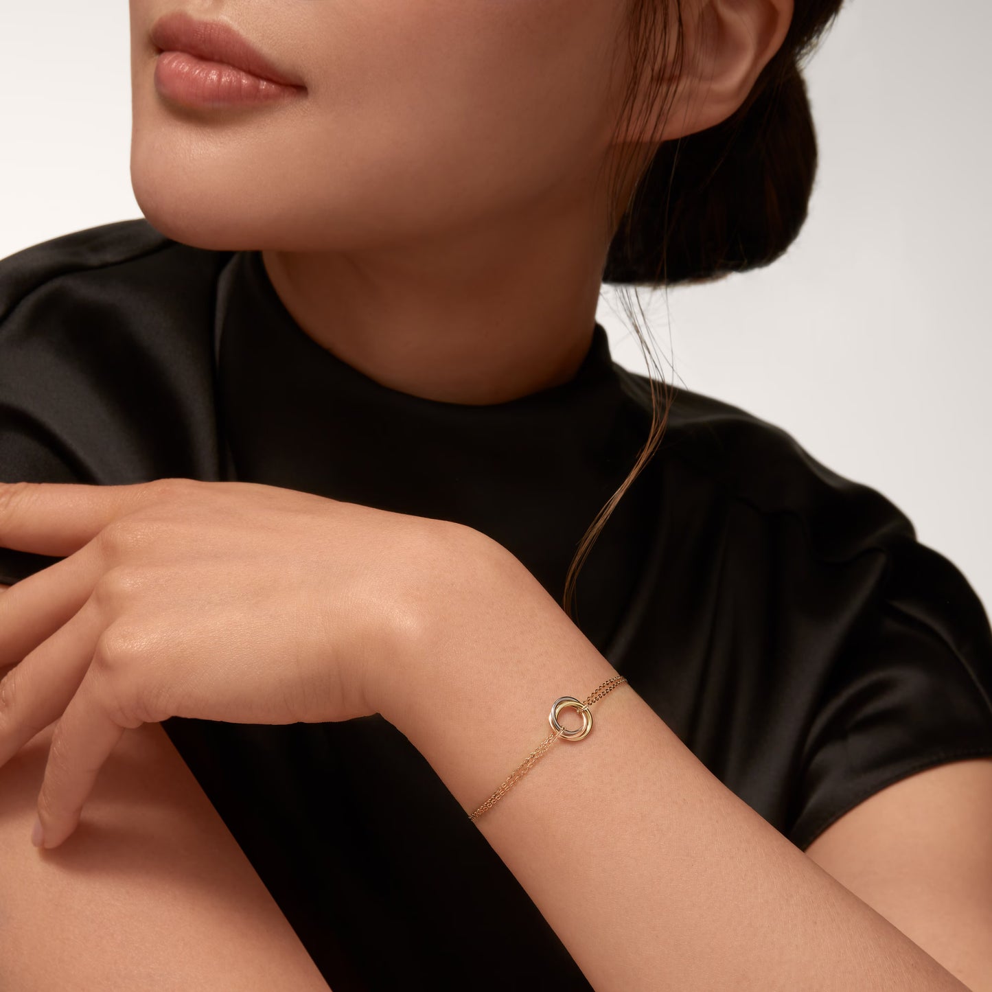 Cartier,Trinity bracelet, on chain,Yellow gold chain with mixed trinity ring
